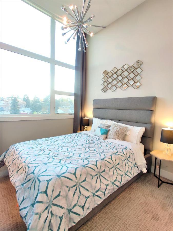 Monki Di Executive Suites - Glas - Luxury Inner City Home 3 Min To Downtown W Private Rooftop Patio Fireplace YYC Exteriér fotografie