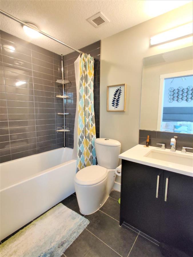 Monki Di Executive Suites - Glas - Luxury Inner City Home 3 Min To Downtown W Private Rooftop Patio Fireplace YYC Exteriér fotografie